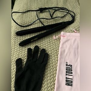 Hot Tools Pro Signature Ceramic + Tourmaline Flat Iron 1 inch plates